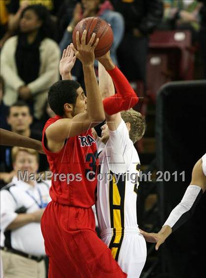 Thumbnail 3 in Lutheran vs. Bishop O'Dowd (CIF State D3 Final) photogallery.