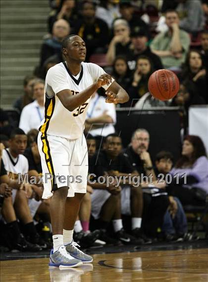 Thumbnail 1 in Lutheran vs. Bishop O'Dowd (CIF State D3 Final) photogallery.