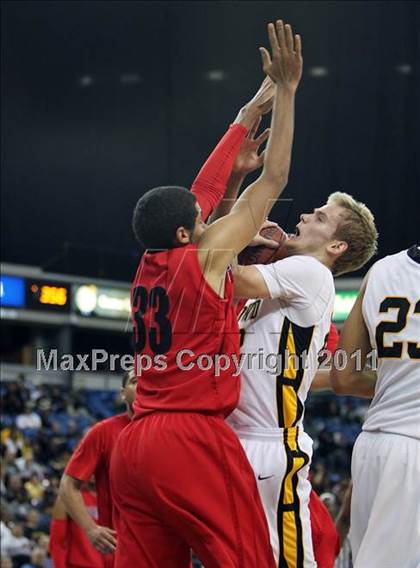 Thumbnail 1 in Lutheran vs. Bishop O'Dowd (CIF State D3 Final) photogallery.