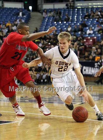 Thumbnail 2 in Lutheran vs. Bishop O'Dowd (CIF State D3 Final) photogallery.