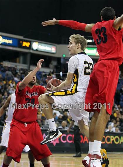 Thumbnail 1 in Lutheran vs. Bishop O'Dowd (CIF State D3 Final) photogallery.