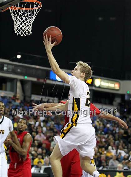 Thumbnail 3 in Lutheran vs. Bishop O'Dowd (CIF State D3 Final) photogallery.