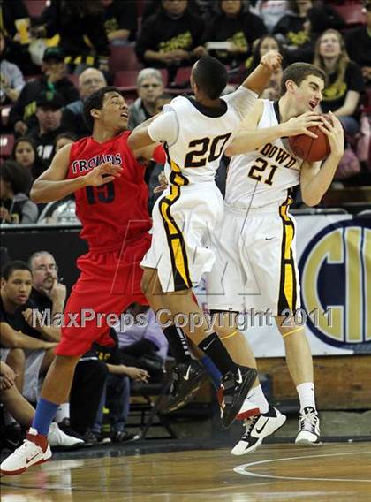 Thumbnail 2 in Lutheran vs. Bishop O'Dowd (CIF State D3 Final) photogallery.
