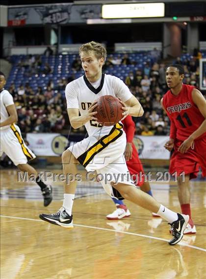 Thumbnail 3 in Lutheran vs. Bishop O'Dowd (CIF State D3 Final) photogallery.