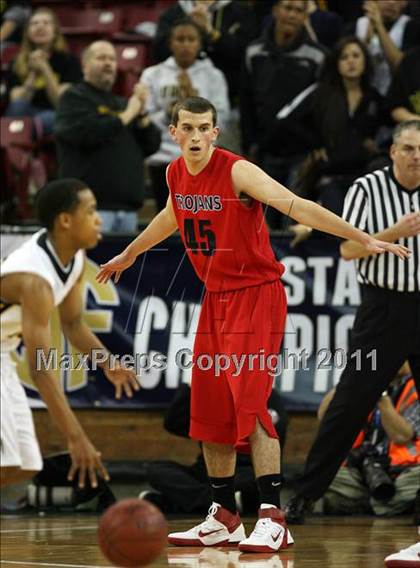 Thumbnail 2 in Lutheran vs. Bishop O'Dowd (CIF State D3 Final) photogallery.