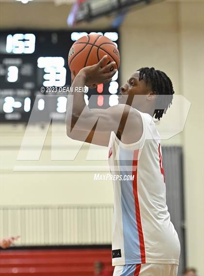 Thumbnail 2 in Shepard vs. Kenwood (IHSA Class 4A Regional Semifinal) photogallery.