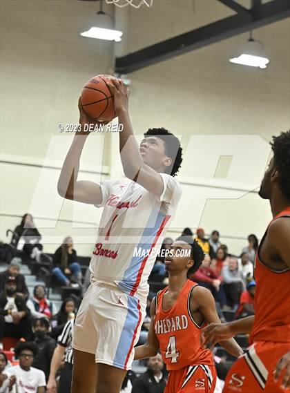 Thumbnail 3 in Shepard vs. Kenwood (IHSA Class 4A Regional Semifinal) photogallery.
