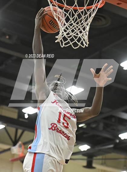 Thumbnail 3 in Shepard vs. Kenwood (IHSA Class 4A Regional Semifinal) photogallery.