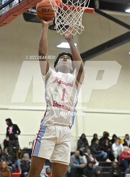 Thumbnail 2 in Shepard vs. Kenwood (IHSA Class 4A Regional Semifinal) photogallery.