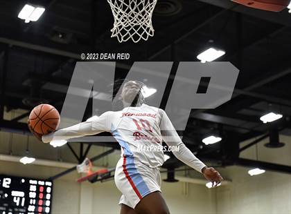 Thumbnail 3 in Shepard vs. Kenwood (IHSA Class 4A Regional Semifinal) photogallery.