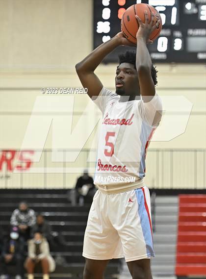 Thumbnail 2 in Shepard vs. Kenwood (IHSA Class 4A Regional Semifinal) photogallery.