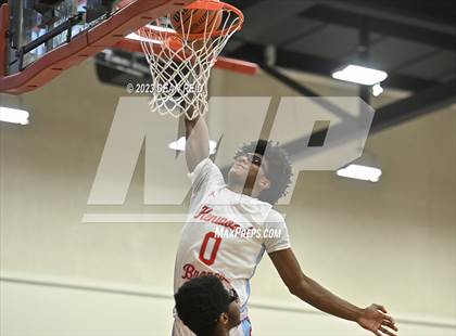 Thumbnail 3 in Shepard vs. Kenwood (IHSA Class 4A Regional Semifinal) photogallery.