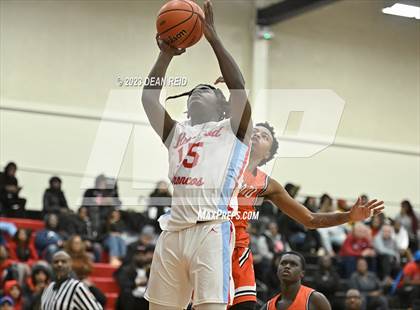 Thumbnail 3 in Shepard vs. Kenwood (IHSA Class 4A Regional Semifinal) photogallery.