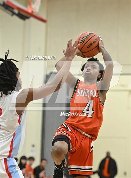 Thumbnail 2 in Shepard vs. Kenwood (IHSA Class 4A Regional Semifinal) photogallery.