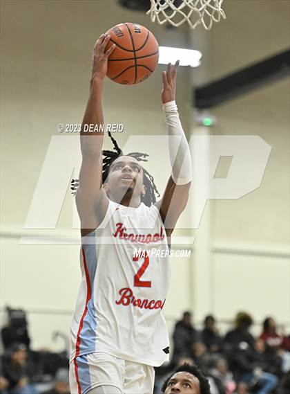 Thumbnail 2 in Shepard vs. Kenwood (IHSA Class 4A Regional Semifinal) photogallery.