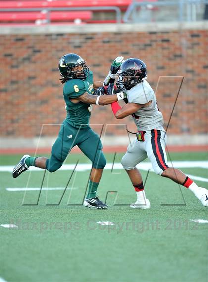 Thumbnail 2 in Longview vs. Coppell (Tom Landry Classic) photogallery.