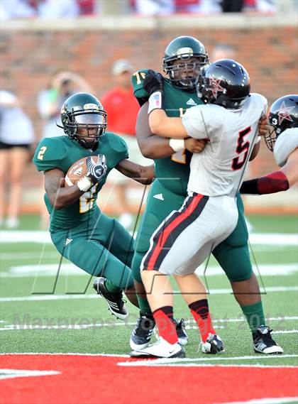 Thumbnail 2 in Longview vs. Coppell (Tom Landry Classic) photogallery.