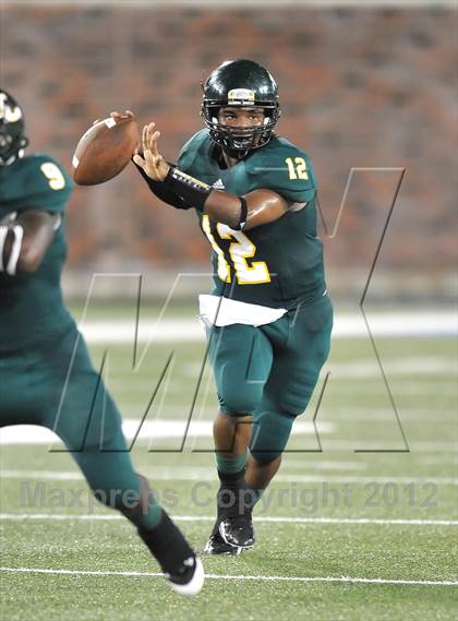 Thumbnail 1 in Longview vs. Coppell (Tom Landry Classic) photogallery.