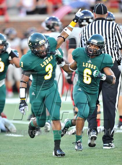 Thumbnail 3 in Longview vs. Coppell (Tom Landry Classic) photogallery.
