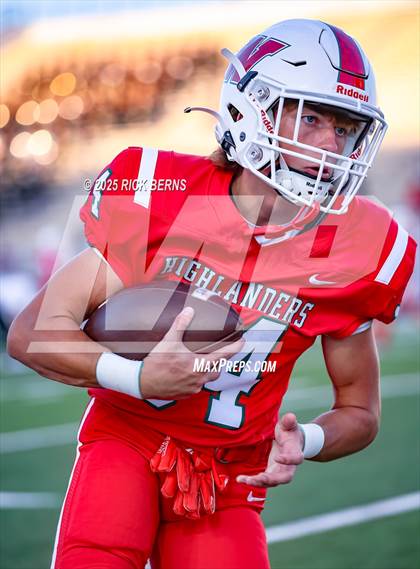 Thumbnail 2 in Caney Creek vs The Woodlands photogallery.