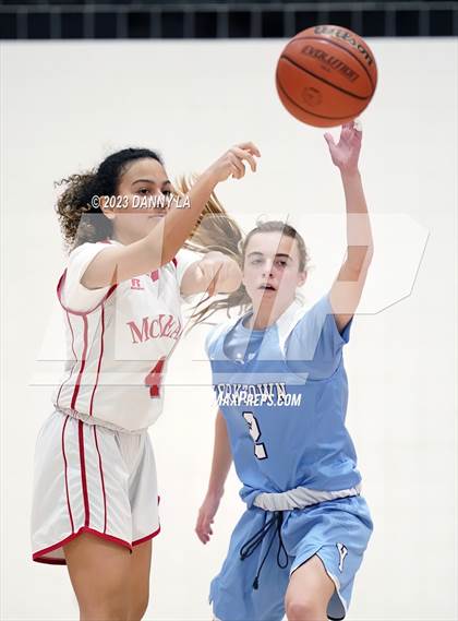 Thumbnail 1 in Yorktown @ McLean photogallery.