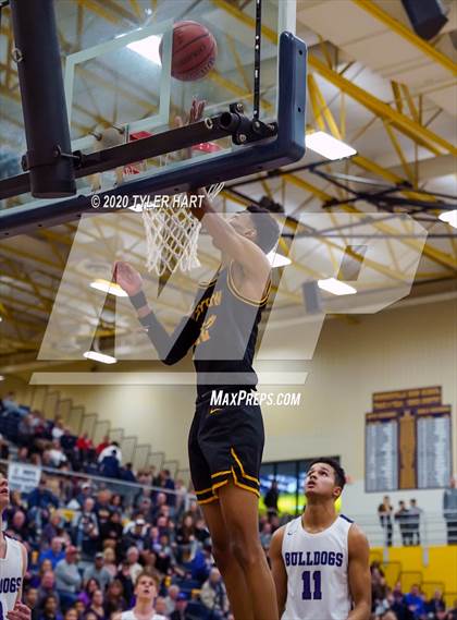 Thumbnail 2 in Avon vs. Brownsburg (IHSAA 4A Sectional) photogallery.