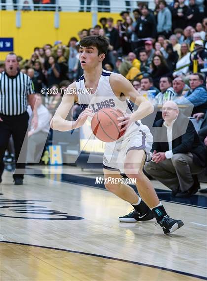 Thumbnail 2 in Avon vs. Brownsburg (IHSAA 4A Sectional) photogallery.
