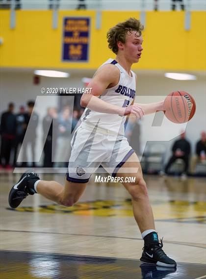 Thumbnail 2 in Avon vs. Brownsburg (IHSAA 4A Sectional) photogallery.