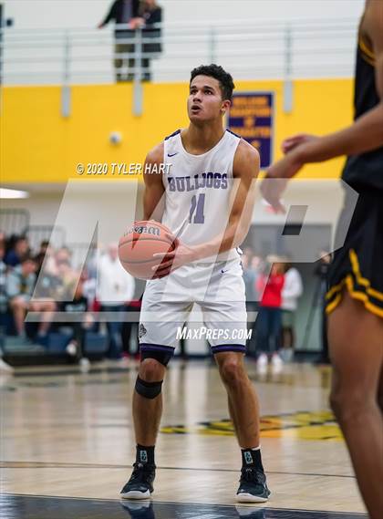 Thumbnail 3 in Avon vs. Brownsburg (IHSAA 4A Sectional) photogallery.
