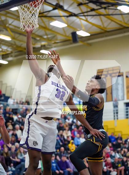 Thumbnail 1 in Avon vs. Brownsburg (IHSAA 4A Sectional) photogallery.