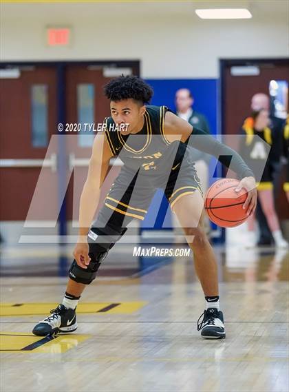 Thumbnail 1 in Avon vs. Brownsburg (IHSAA 4A Sectional) photogallery.