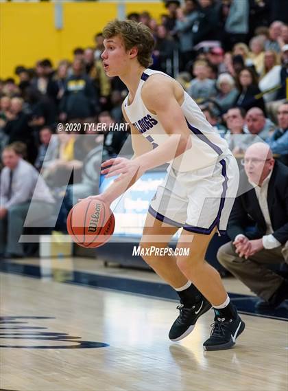 Thumbnail 2 in Avon vs. Brownsburg (IHSAA 4A Sectional) photogallery.