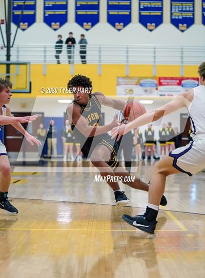 Thumbnail 1 in Avon vs. Brownsburg (IHSAA 4A Sectional) photogallery.