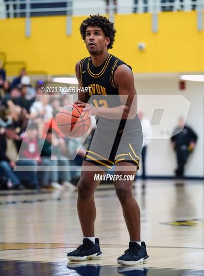Thumbnail 2 in Avon vs. Brownsburg (IHSAA 4A Sectional) photogallery.