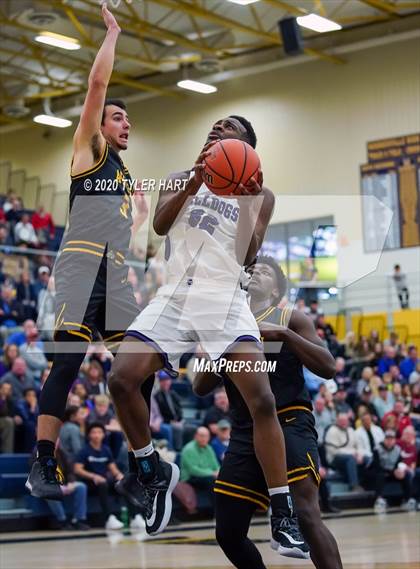Thumbnail 2 in Avon vs. Brownsburg (IHSAA 4A Sectional) photogallery.