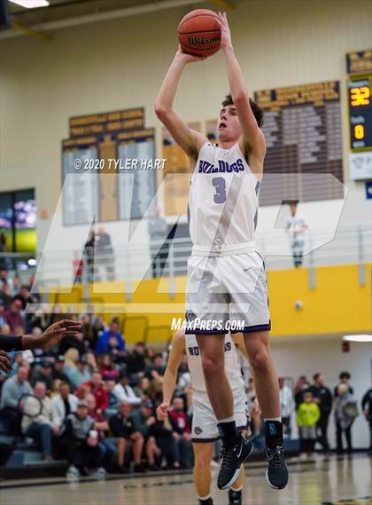 Thumbnail 1 in Avon vs. Brownsburg (IHSAA 4A Sectional) photogallery.