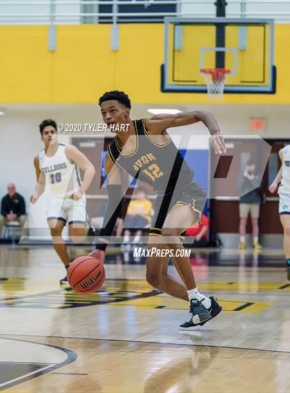 Thumbnail 3 in Avon vs. Brownsburg (IHSAA 4A Sectional) photogallery.