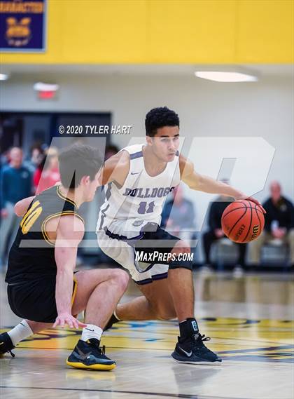 Thumbnail 1 in Avon vs. Brownsburg (IHSAA 4A Sectional) photogallery.