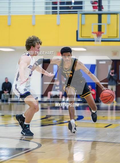 Thumbnail 3 in Avon vs. Brownsburg (IHSAA 4A Sectional) photogallery.