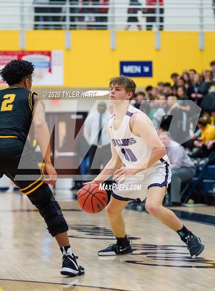 Thumbnail 2 in Avon vs. Brownsburg (IHSAA 4A Sectional) photogallery.