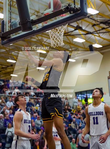 Thumbnail 3 in Avon vs. Brownsburg (IHSAA 4A Sectional) photogallery.