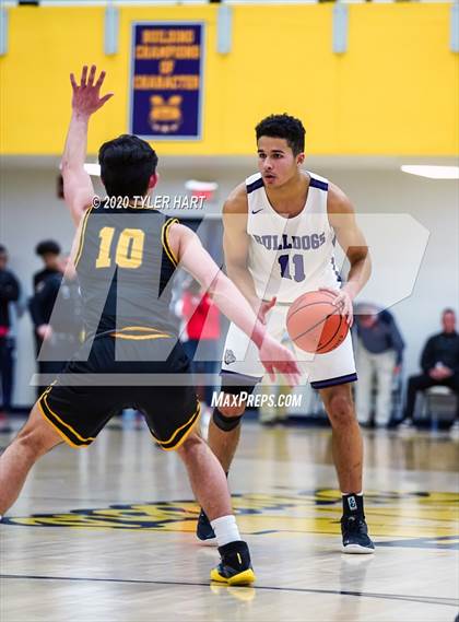 Thumbnail 2 in Avon vs. Brownsburg (IHSAA 4A Sectional) photogallery.