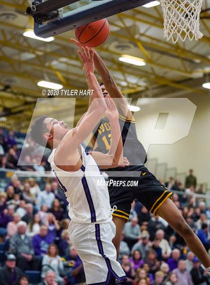 Thumbnail 2 in Avon vs. Brownsburg (IHSAA 4A Sectional) photogallery.