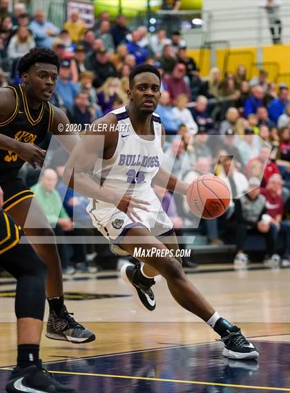 Thumbnail 3 in Avon vs. Brownsburg (IHSAA 4A Sectional) photogallery.