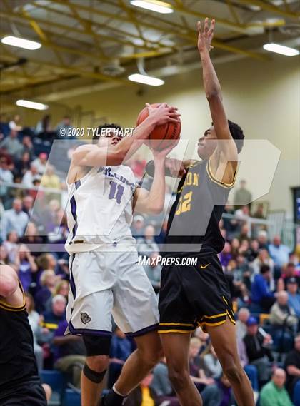 Thumbnail 1 in Avon vs. Brownsburg (IHSAA 4A Sectional) photogallery.