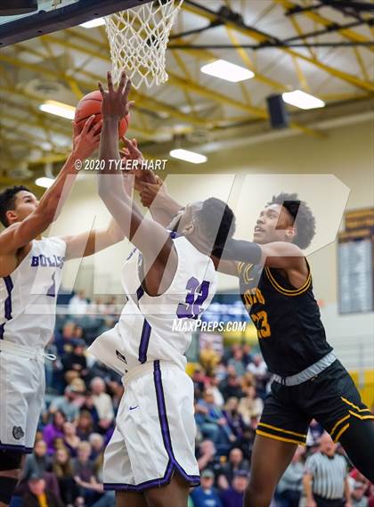 Thumbnail 2 in Avon vs. Brownsburg (IHSAA 4A Sectional) photogallery.
