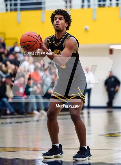 Thumbnail 3 in Avon vs. Brownsburg (IHSAA 4A Sectional) photogallery.