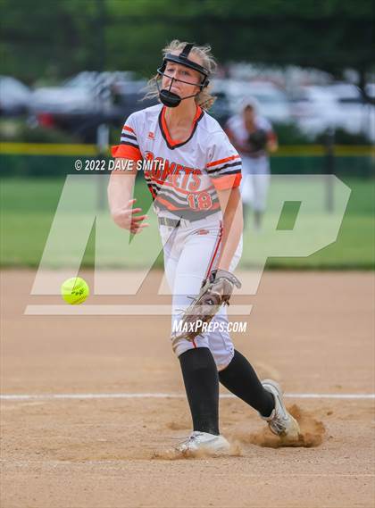 Thumbnail 3 in Pleasant Valley vs Charles City (Rick Doran Classic) photogallery.