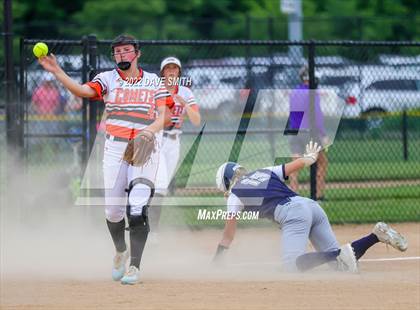 Thumbnail 2 in Pleasant Valley vs Charles City (Rick Doran Classic) photogallery.