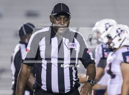 Thumbnail 2 in Veterans Memorial vs Veterans Memorial (UIL 5A Area Playoff) photogallery.